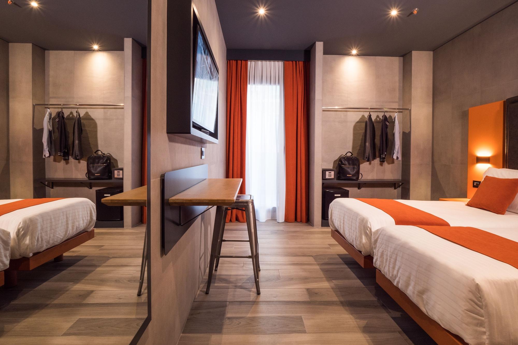 J24 Hotel Milano Екстер'єр фото