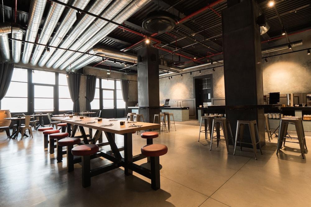 J24 Hotel Milano Екстер'єр фото